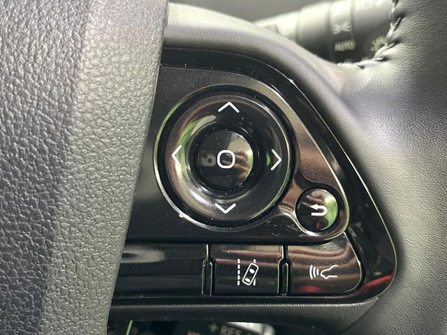 TOYOTA PRIUS 4WD 2019