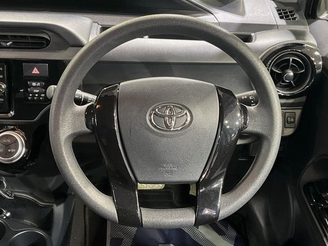 TOYOTA AQUA 2016