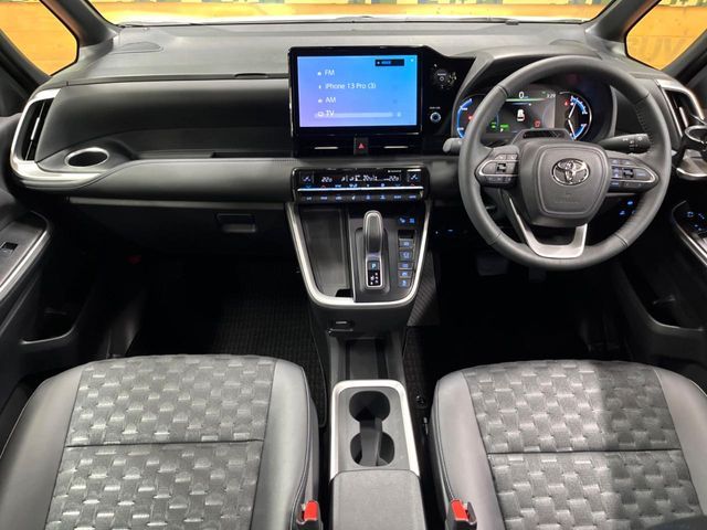 TOYOTA VOXY HYBRID 2025