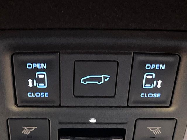 TOYOTA VOXY HYBRID 2025