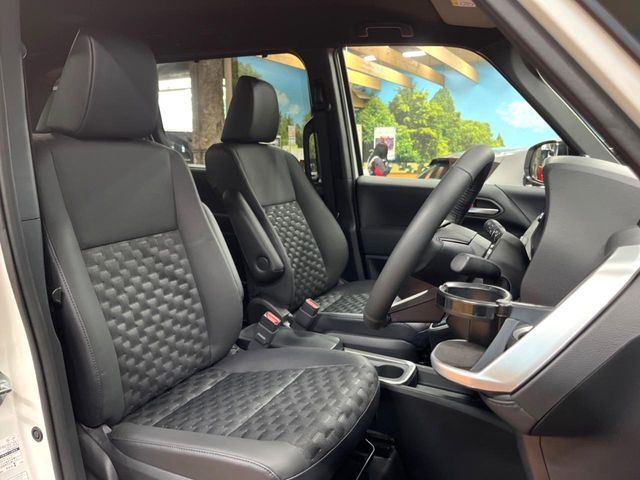 TOYOTA VOXY HYBRID 2025