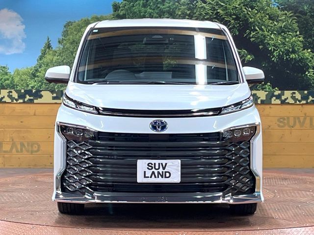 TOYOTA VOXY HYBRID 2025