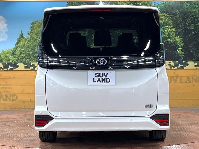 TOYOTA VOXY HYBRID 2025