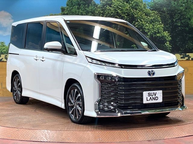 TOYOTA VOXY HYBRID 2025