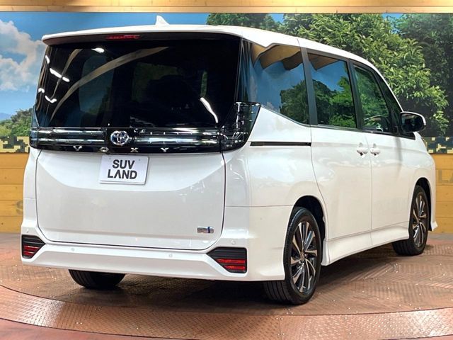 TOYOTA VOXY HYBRID 2025