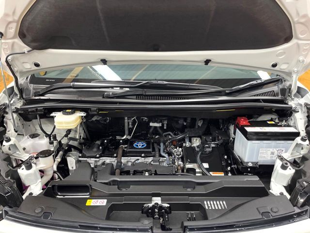 TOYOTA VOXY HYBRID 2025