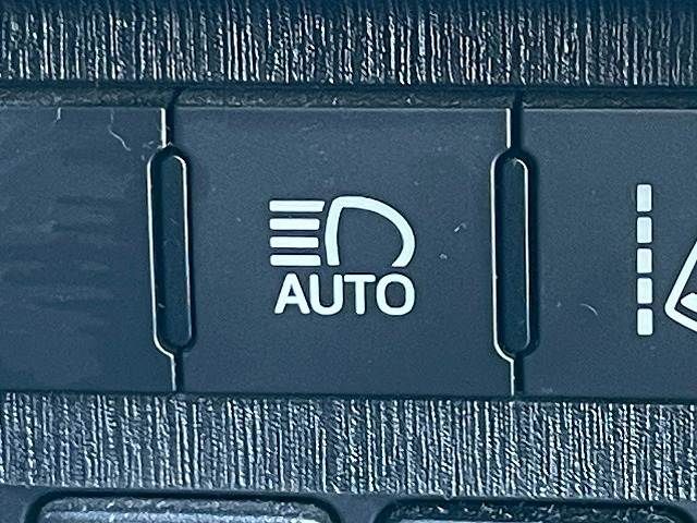 TOYOTA PRIUS Alpha 2019