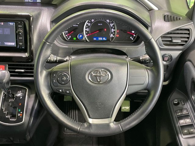 TOYOTA VOXY 2015