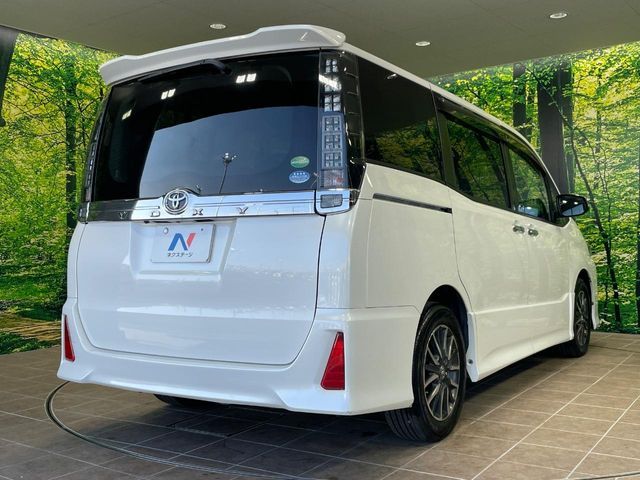 TOYOTA VOXY 2015