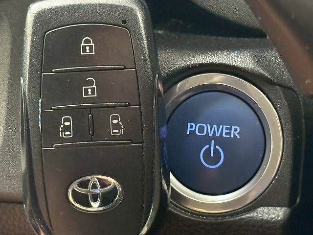 TOYOTA SIENTA HYBRID 2023