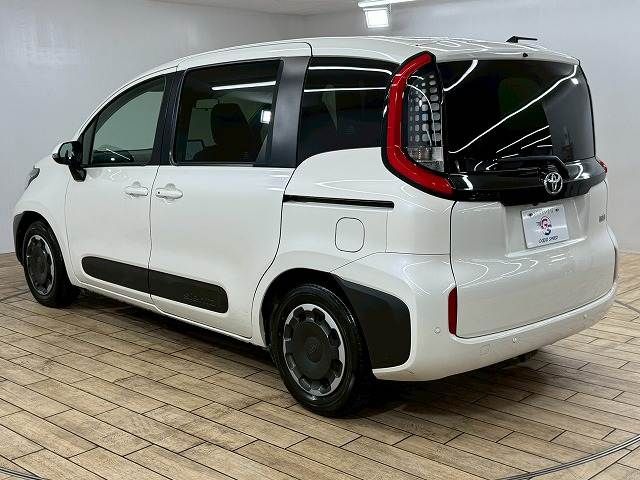 TOYOTA SIENTA HYBRID 2023