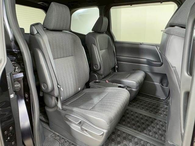 TOYOTA VOXY HYBRID 2022