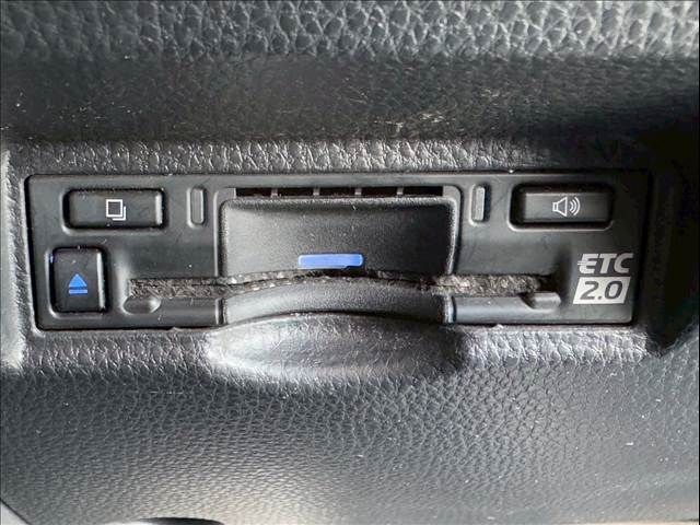 TOYOTA VOXY HYBRID 2022