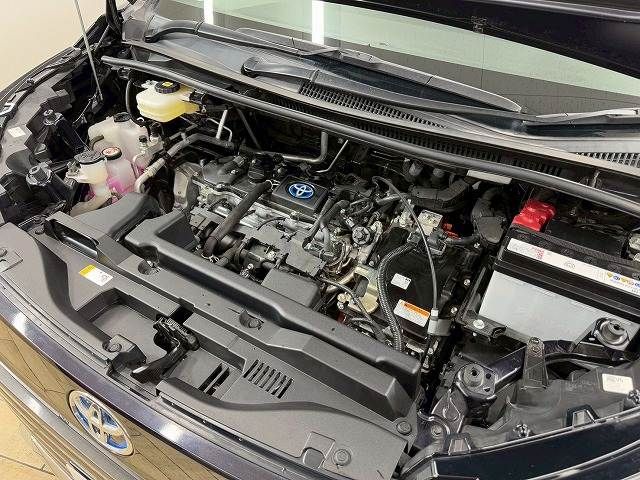 TOYOTA VOXY HYBRID 2022