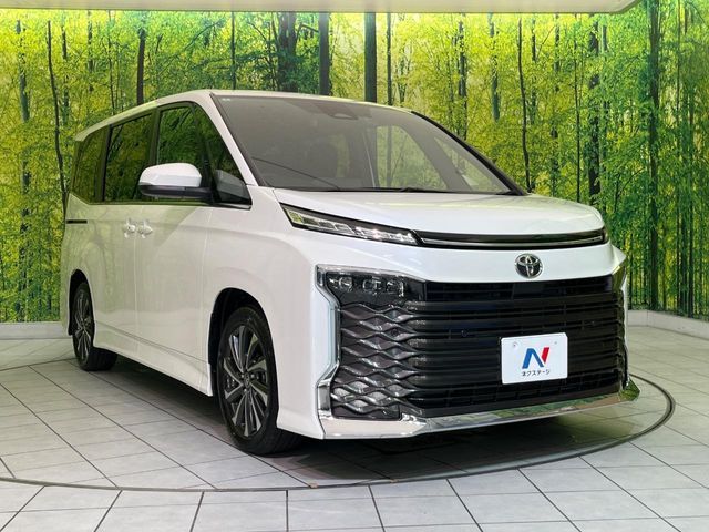 TOYOTA VOXY 2025