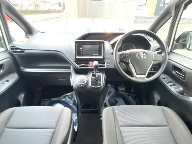 TOYOTA VOXY 2014