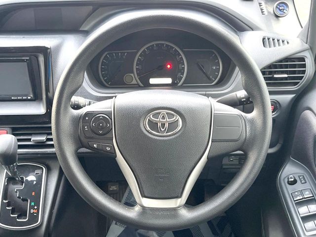 TOYOTA VOXY 2014