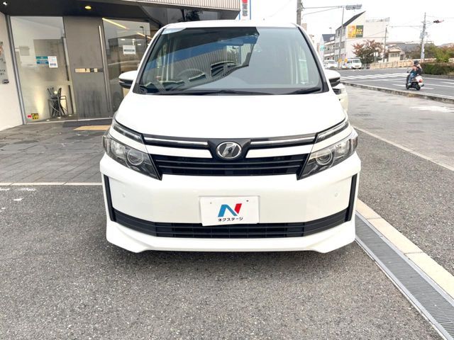 TOYOTA VOXY 2014
