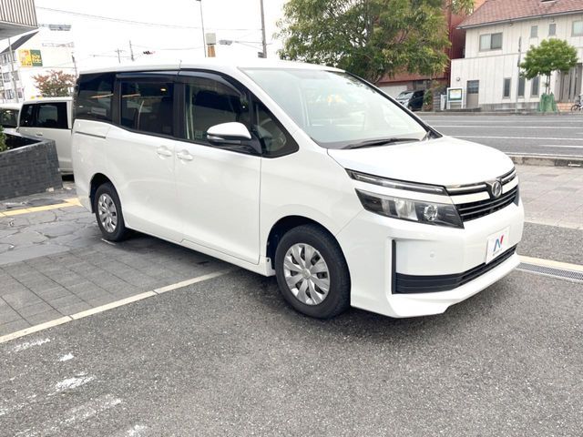 TOYOTA VOXY 2014