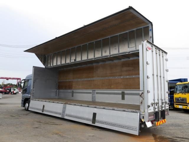 MITSUBISHI FUSOU SUPER GREAT 2017