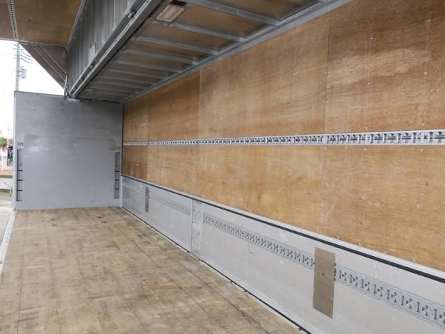 MITSUBISHI FUSOU SUPER GREAT 2017