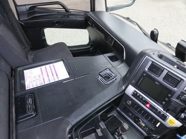 MITSUBISHI FUSOU SUPER GREAT 2017