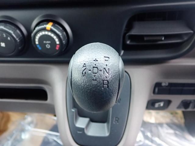 MITSUBISHI CANTER 2025