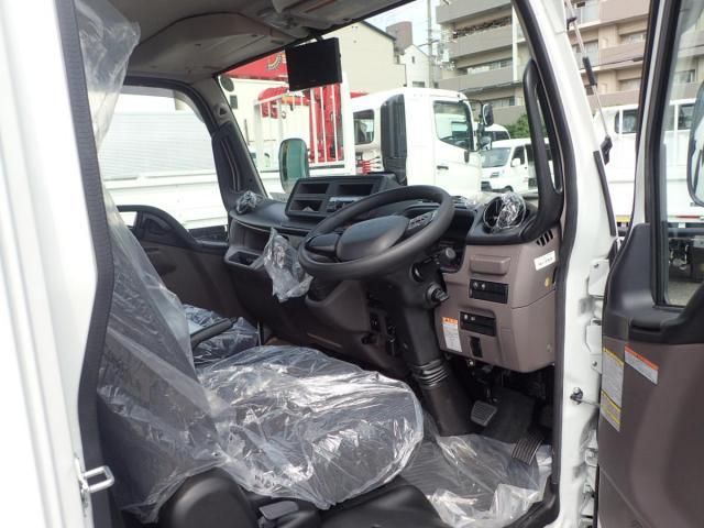 MITSUBISHI CANTER 2025