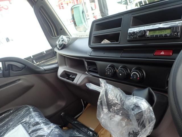 MITSUBISHI CANTER 2025