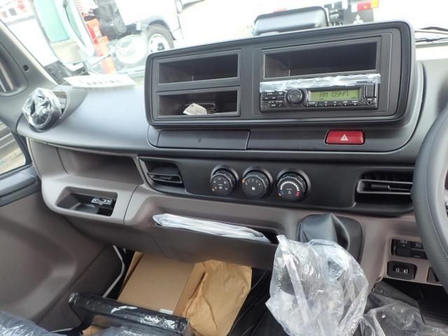 MITSUBISHI CANTER 2025