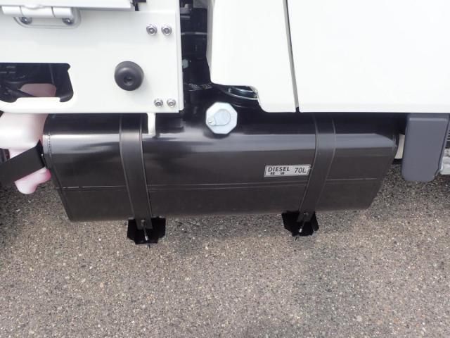 MITSUBISHI CANTER 2025