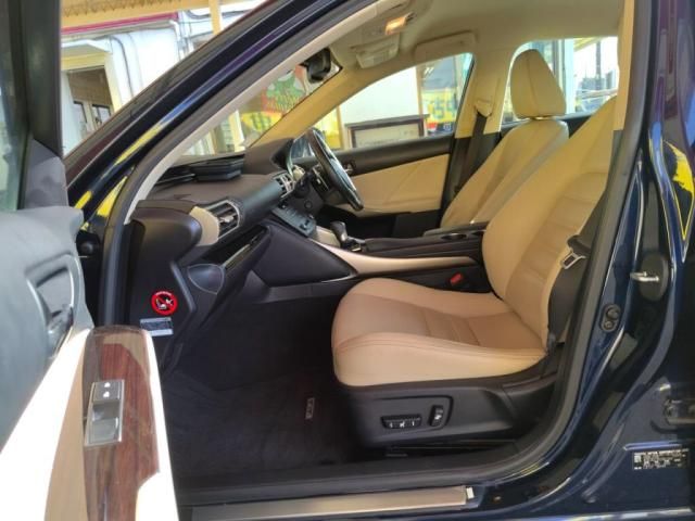 TOYOTA LEXUS IS300h 2014