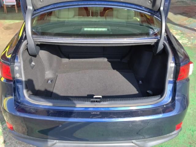 TOYOTA LEXUS IS300h 2014