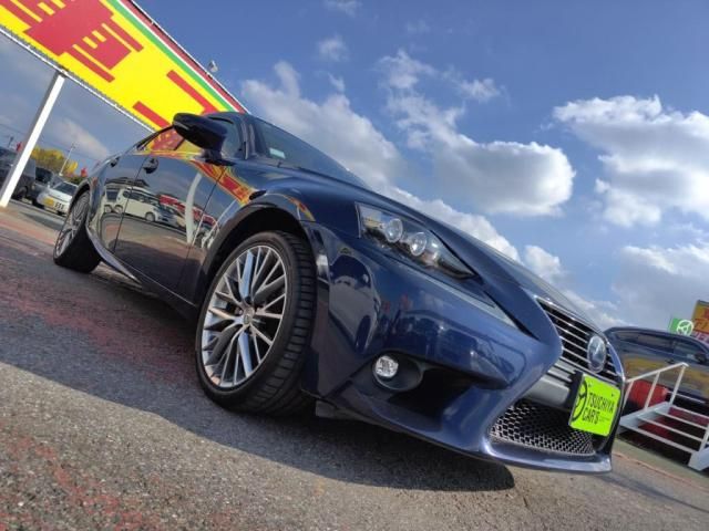 TOYOTA LEXUS IS300h 2014