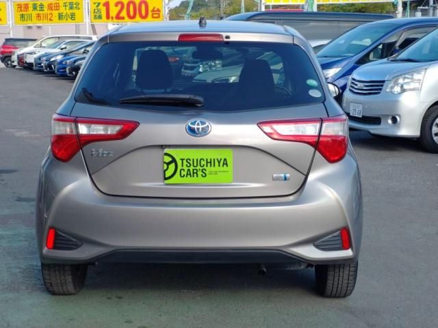 TOYOTA VITZ HYBRID 2017