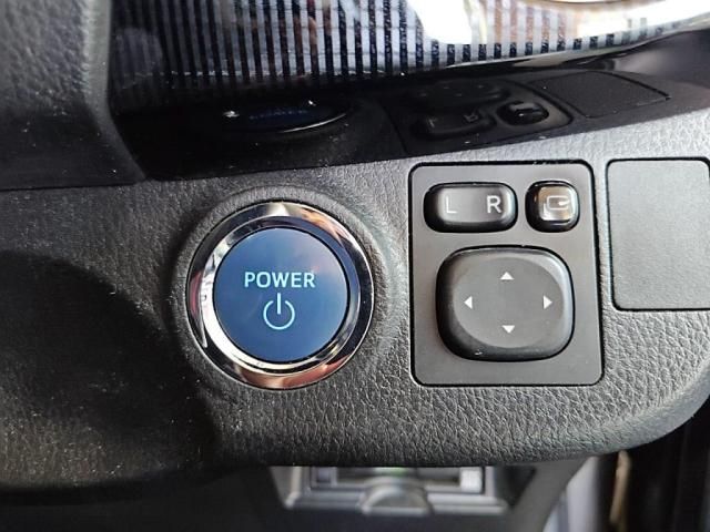 TOYOTA VITZ HYBRID 2017