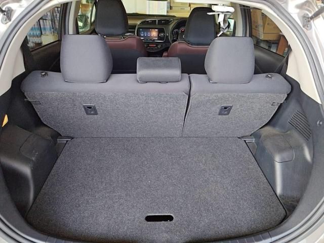 TOYOTA VITZ HYBRID 2017