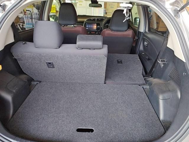 TOYOTA VITZ HYBRID 2017