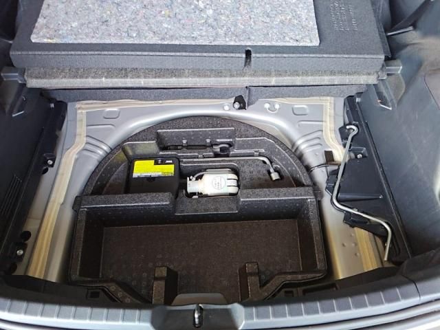 TOYOTA VITZ HYBRID 2017