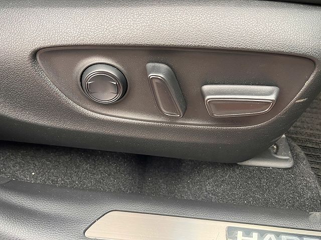 TOYOTA HARRIER 4WD 2020