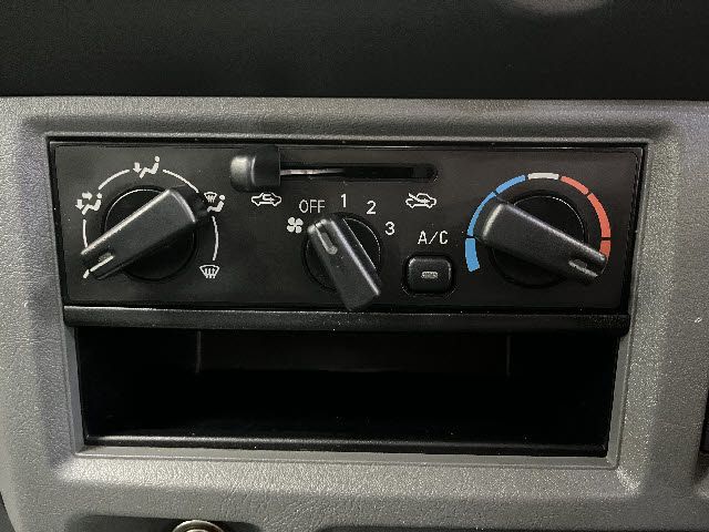 MITSUBISHI MINICAB truck 4WD 2011