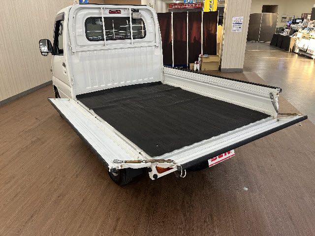 MITSUBISHI MINICAB truck 4WD 2011