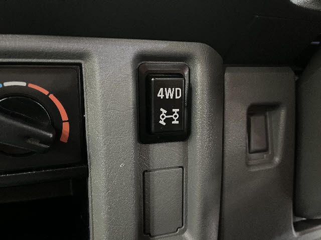 MITSUBISHI MINICAB truck 4WD 2011