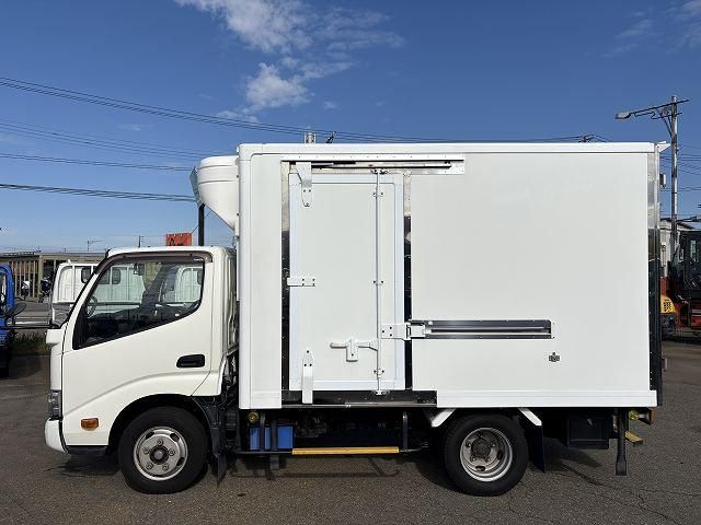 TOYOTA DYNA 2019