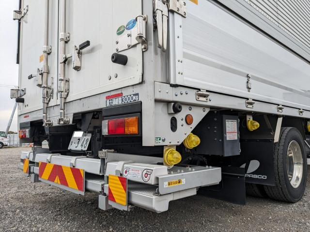 MITSUBISHI CANTER 2023