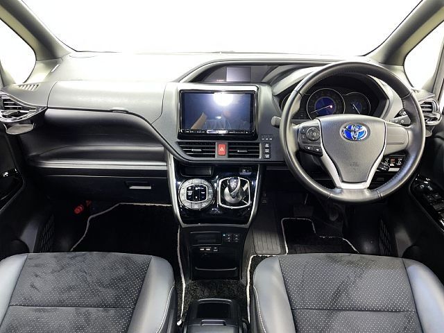 TOYOTA VOXY HYBRID 2021