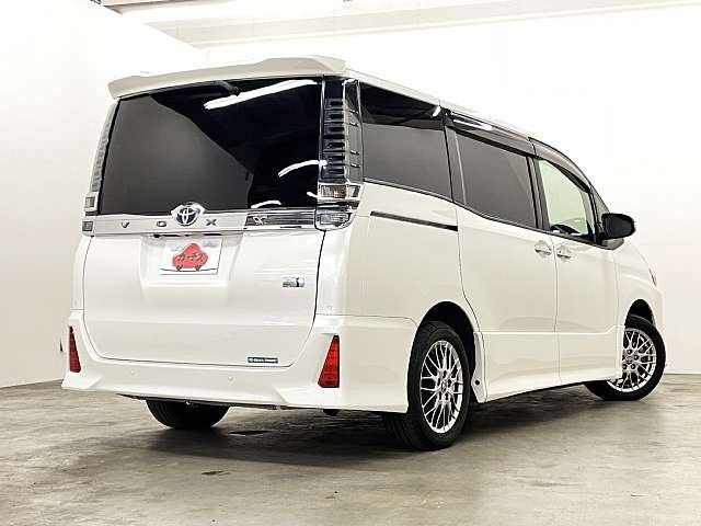 TOYOTA VOXY HYBRID 2021