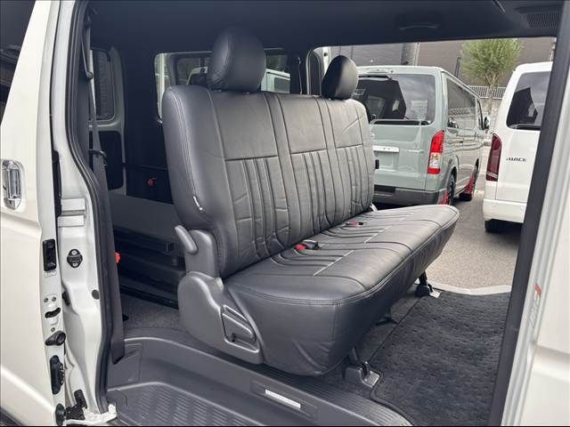 TOYOTA HIACE van 4WD 2022