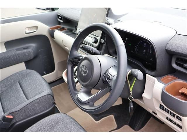 TOYOTA SIENTA HYBRID 2024