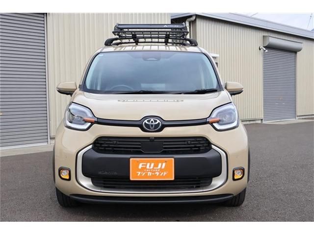 TOYOTA SIENTA HYBRID 2024
